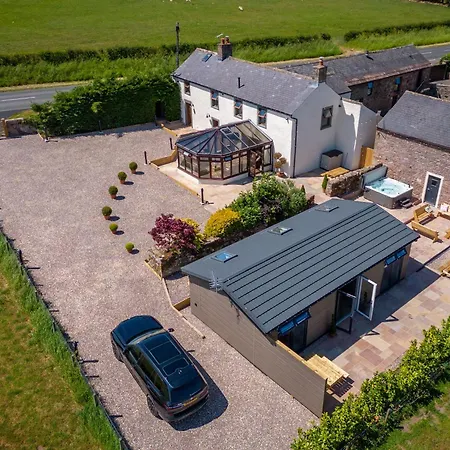 The Farmhouse, Sebergham, Spacious Family Or Group In A Rural Setting Close To Caldbeck * Sebergham
