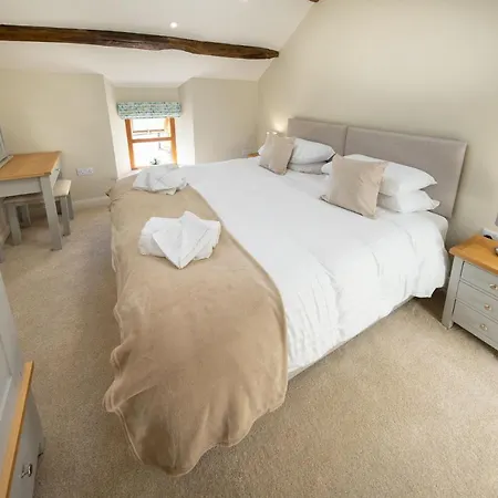 The Farmhouse, Sebergham, Spacious Family Or Group In A Rural Setting Close To Caldbeck Semesterbostad
