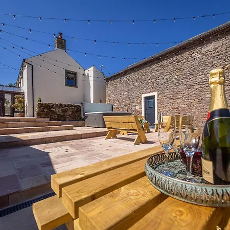 Nyaraló The Farmhouse, Sebergham, Spacious Family Or Group In A Rural Setting Close To Caldbeck