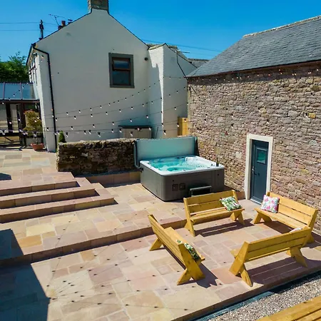 The Farmhouse, Sebergham, Spacious Family Or Group In A Rural Setting Close To Caldbeck Nyaraló *